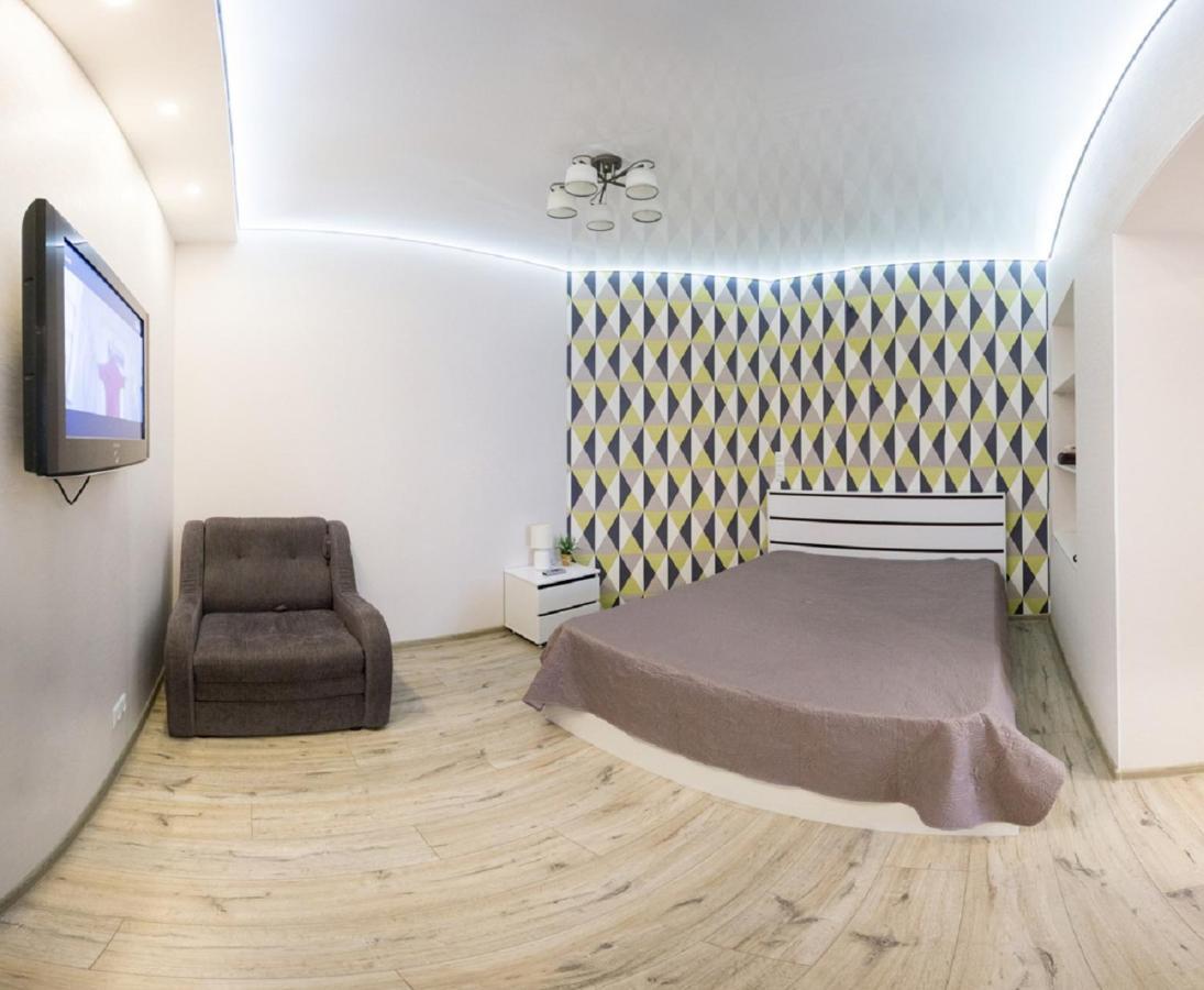 Modern Apartments In The Centre - Kuznechna Str. 26/4 Kharkiv Bagian luar foto
